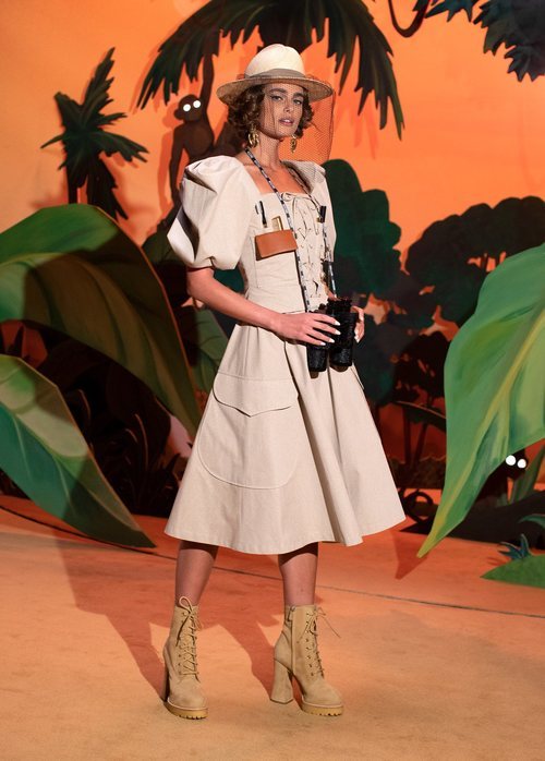 Look 28 (Taylor Hill) de la colección otoño/invierno 2021/2022 de Moschino