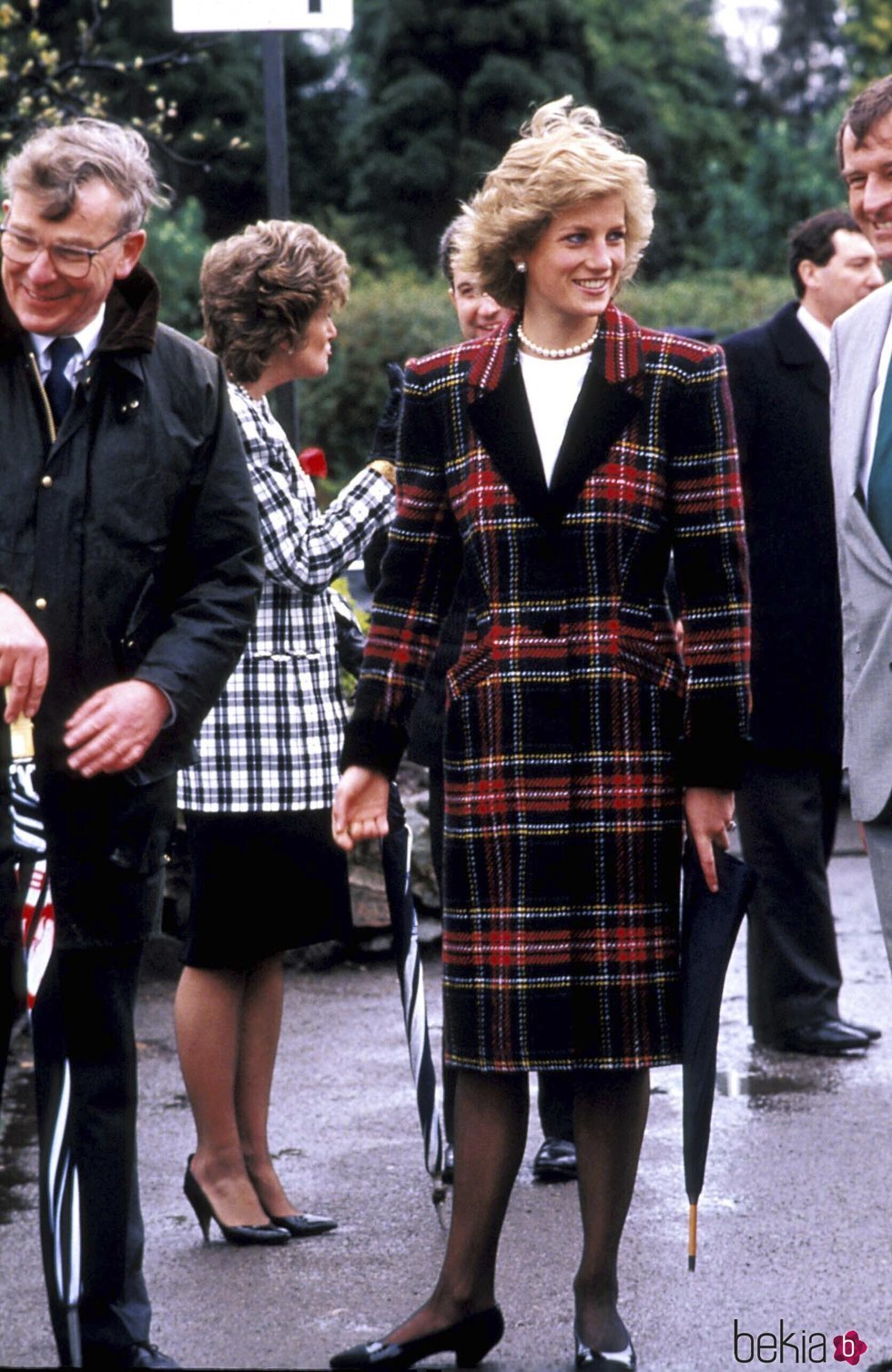 Lady Di con un abrigo de cuadros tartán