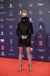 Paula Usero con un LBD de Encinar en la alfombra roja de los Premios Feroz 2021