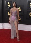 Dua Lipa de Versace en los Grammy 2021