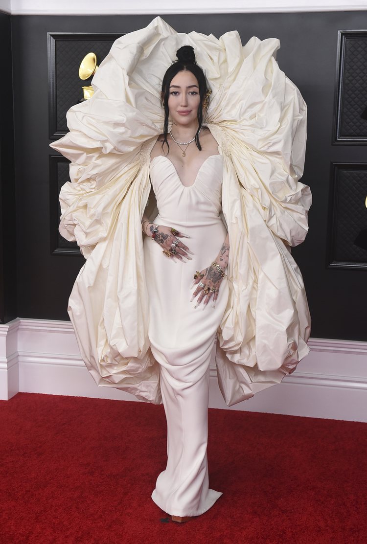 Noah Cyrus de Schiaparelli en los Grammy 2021