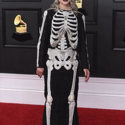 Phobe Bridgers de Thom Browne en los Grammy 2021