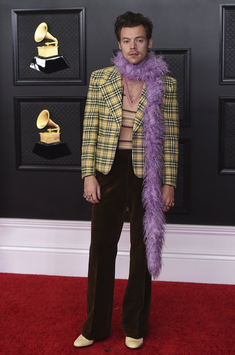 Harry Styles de Gucci en los Grammy 2021