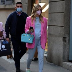 Chiarra Ferragni con un look sporty de Chiara Ferragni Collections en Milán