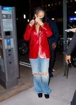 Rihanna con un look casual saliendo a cenar por Nueva York