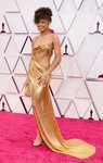 Andra Day de Vera Wang en la alfombra roja de los Premios Oscar 2021