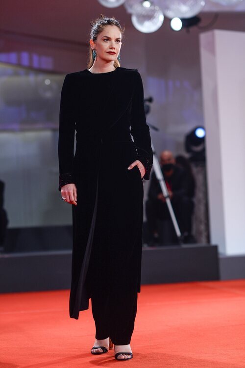 Ruth Wilson de Bulgari en la premiere de 'Mona Lisa and the blood moon' en Festival de Venecia 2021