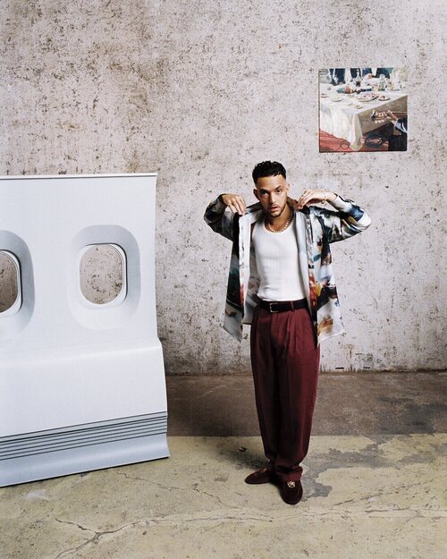 Camiseta, pantalones y mules de la colección C. Tangana para Bershka