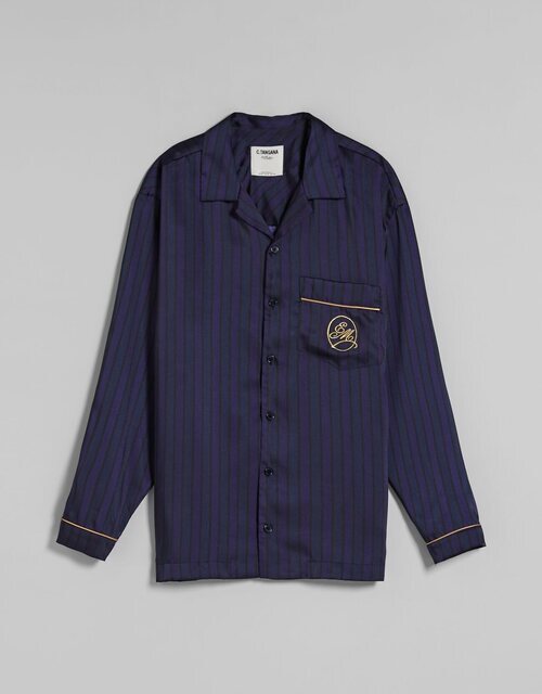 Camisa pijamera satinada de la colección C. Tangana para Bershka