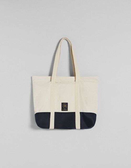 Bolso de tela de la colección C. Tangana para Bershka