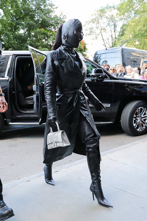 Kim Kardashian de Balenciaga en la Semana de la Moda de Nueva York primera/verano 2022