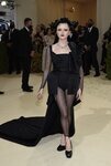Maisie Williams de Thom Browne en la MET Gala 2021