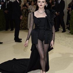 Maisie Williams de Thom Browne en la MET Gala 2021
