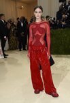 Ella Emhoff de Stella McCartney en la MET Gala 2021