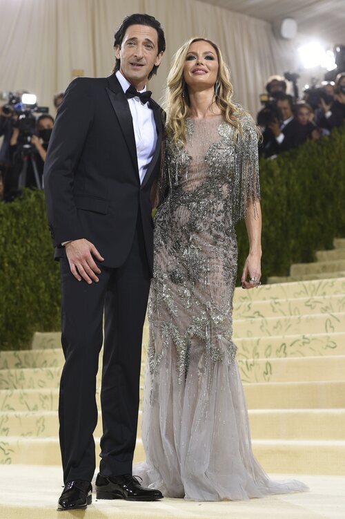 Adrien Brody y Georgina Chapman de Marchesa en la MET Gala 2021