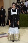 Rebecca Hall de Louis Vuitton en la MET Gala 2021