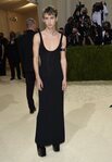 Troye Sivan de Cartier en la MET Gala 2021