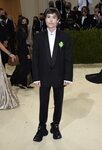 Elliot Page de Balenciaga en la MET Gala 2021