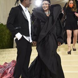 Rihanna y ASAP Rocky de Balenciaga y Eli Russell Linnetz en la MET Gala 2021