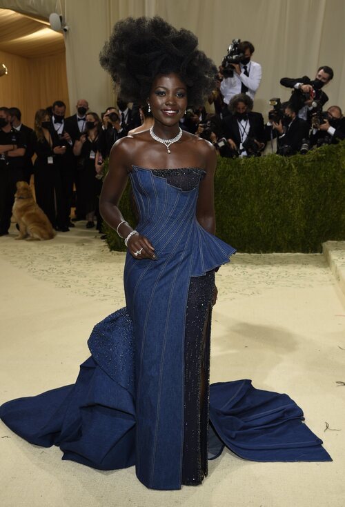 Lupita Nyong'o de Versace en la MET Gala 2021