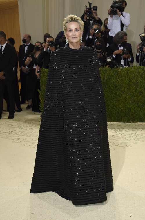 Sharon Stone de Thom Browne en la MET Gala 2021