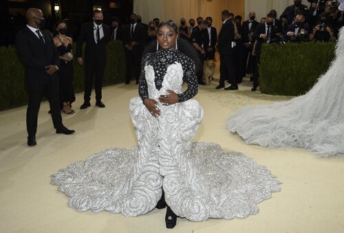 Simone Biles de Area en la MET Gala 2021