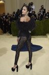Olivia Rodrigo de Yves Saint Laurent en la MET Gala 2021