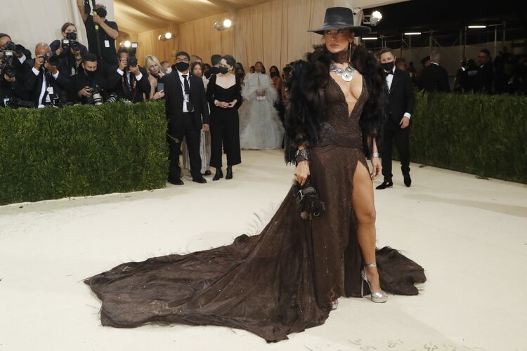 Jennifer Lopez de Ralph Lauren en la MET Gala 2021