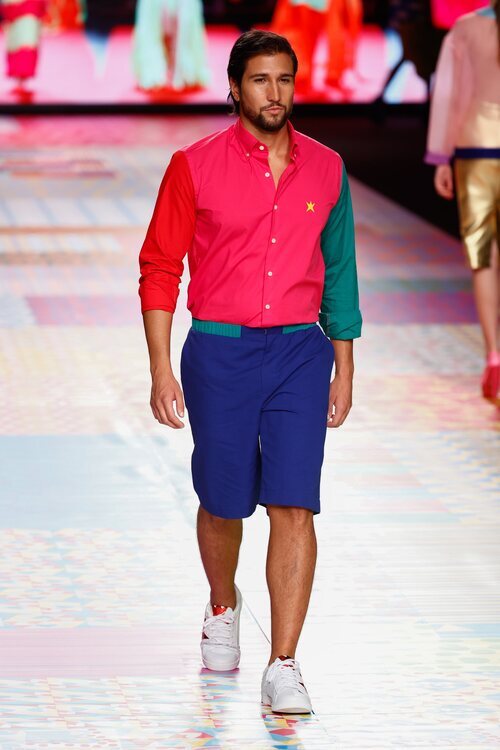 Gianmarco Onestini desfilando para Ágatha Ruiz de la Prada en la MBFW de Madrid