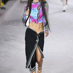 Emily Ratajkowski en el desfile primavera/verano 2022 de Versace