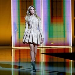 Natalia Vodianova en el desfile primavera/verano 2022 de Balmain