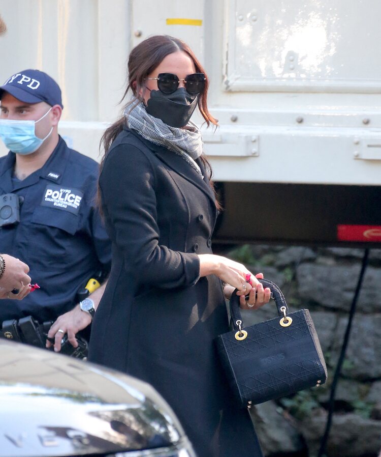 Meghan Markle con el Lady D-Lite Bag de Dior en Nueva York
