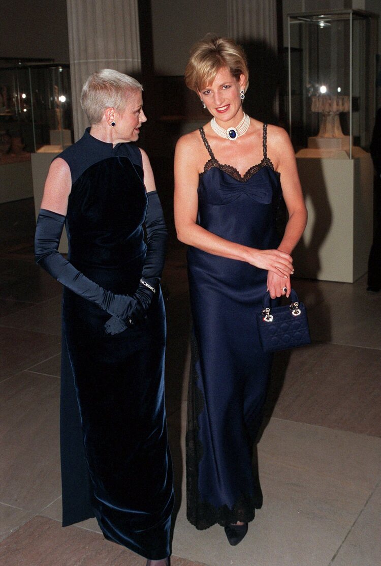 Lady Di con el Lady Dior Bag en la MET Gala de 1996