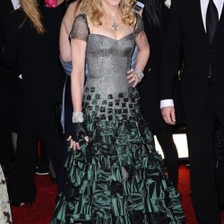 Madonna con un vestido de Reem Acra en la alfombra roja de los Globos de Oro 2012
