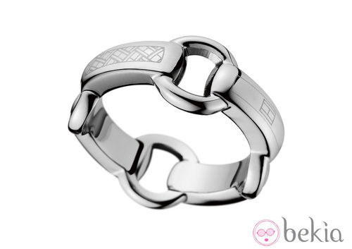 Anillo plateado de la colección 'San Valentín' de la firma Tommy Hilfiger