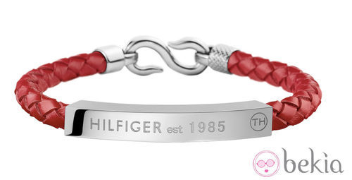 Pulsera con correa roja de la colección 'San Valentín' de la firma Tommy Hilfiger