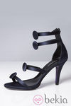 Sandalias negras de raso de Caramelo by Antonio Pernas