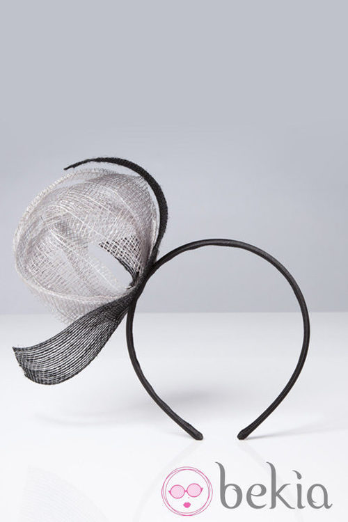 Tocado floral de Caramelo by Antonio Pernas