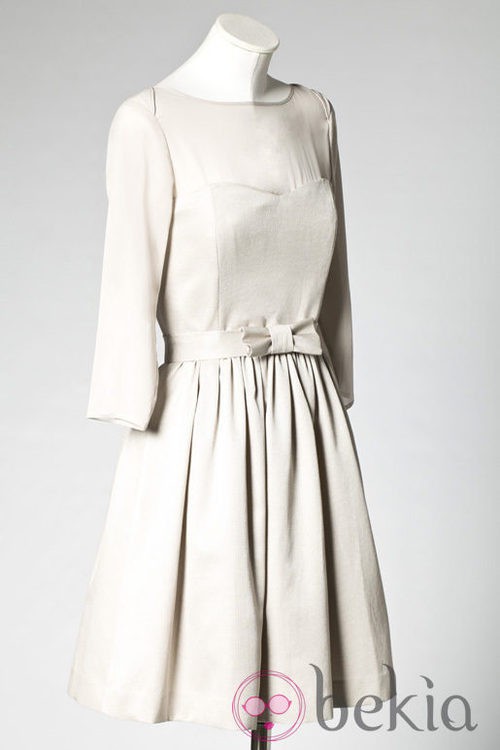 Vestido de manga larga marfil de Caramelo by Antonio Pernas