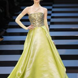 Vestido de gala en color lima de Armani Privé Alta Costura