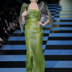 Vestido en verde lima imitando la piel de serpiente de Armani Privé Alta Costura