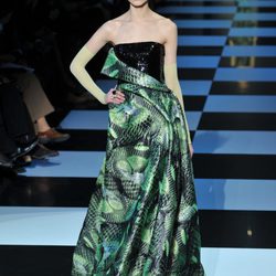 Vestido de gala con estampado natural de Armani Privé Alta Costura