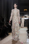 Vestido semitrasparente con bordados en nude de Valentino Alta Costura
