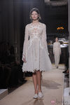 Vestido babydoll blanco con encaje floral de Valentino Alta Costura