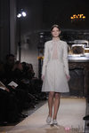 Diseño liso en blanco roto de Valentino Alta Costura