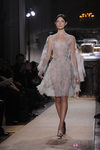 Vestido vaporoso con estampados florales multicolor de Valentino Alta Costura