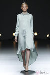 Desfile de Duyos en la Fashion Week Madrid: vestido vaporoso en color celeste