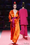 Mono de satén naranja de Agatha Ruiz de la Prada en la Madrid Fashion Week