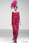 Vestido transparente con estampado floral de Elisa Palomino en la Madrid Fashion Week