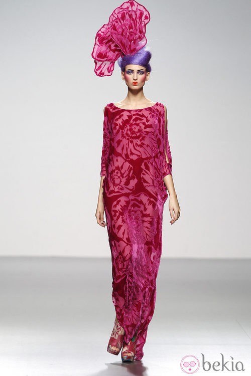 Vestido transparente con estampado floral de Elisa Palomino en la Madrid Fashion Week